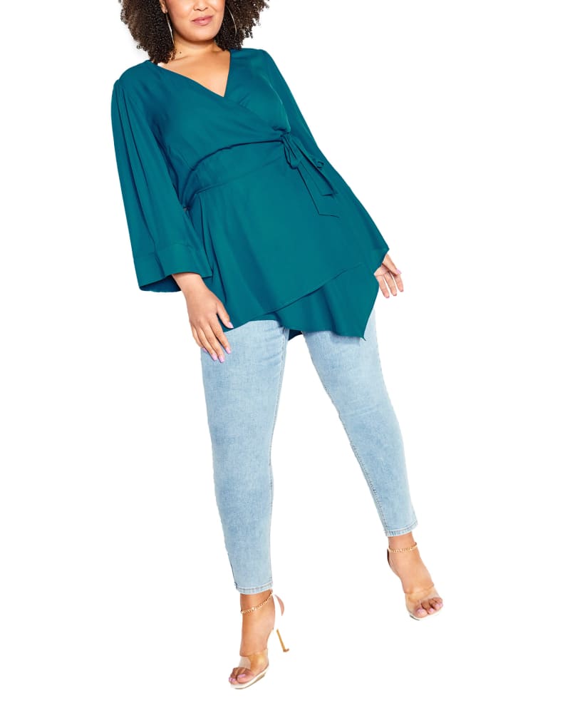 Front of a model wearing a size XXS Shibara Vibes Top in Teal by City Chic. | dia_product_style_image_id:266019